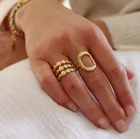 3 lagen ring met bolletjes