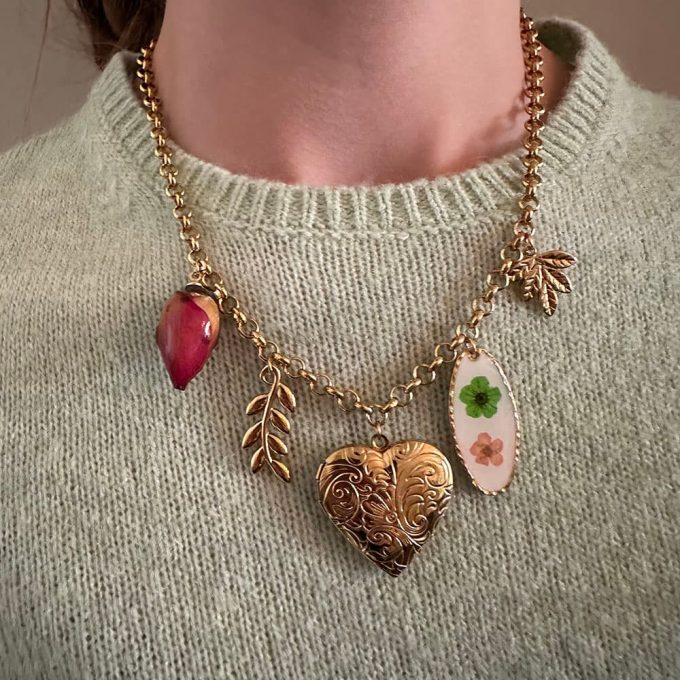 Bedelketting love and flowers