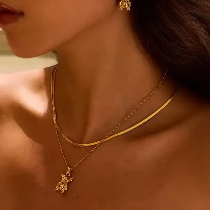 Gouden ketting met beer