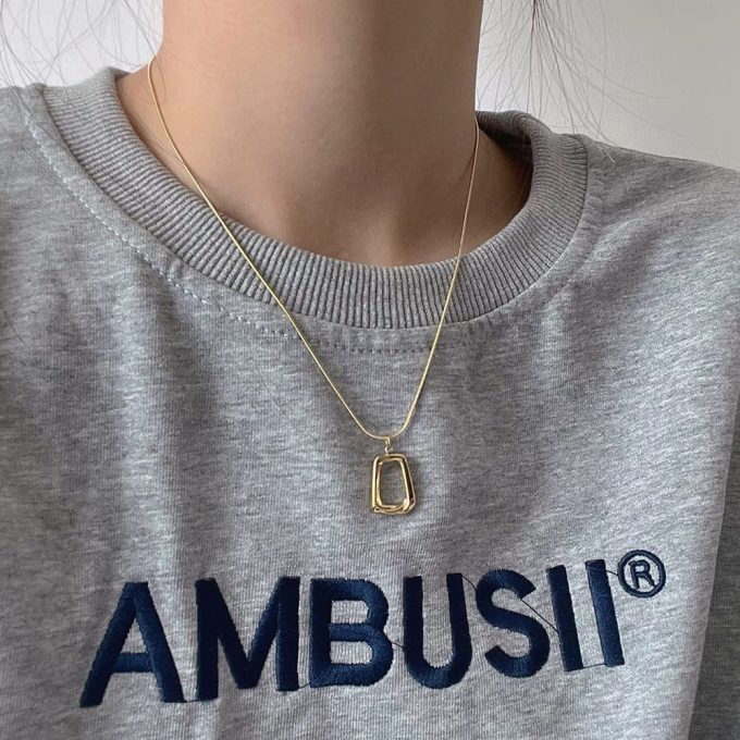 Gouden ketting met vierkante hanger