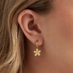 Gouden oorbellen met bloem