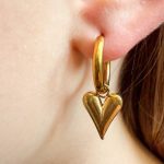 Oorbellen met hartjes detail