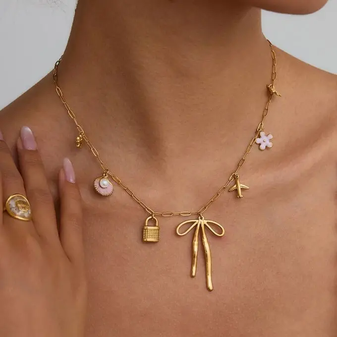 Cute strikjes bedelketting roze