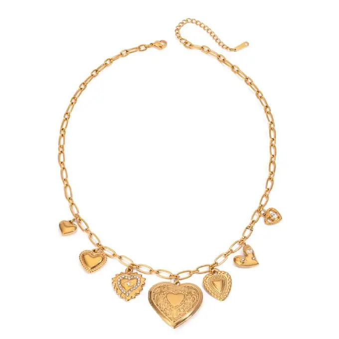 Gouden bedelkettting met hartjes