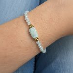 Aquamarijn armband op pols