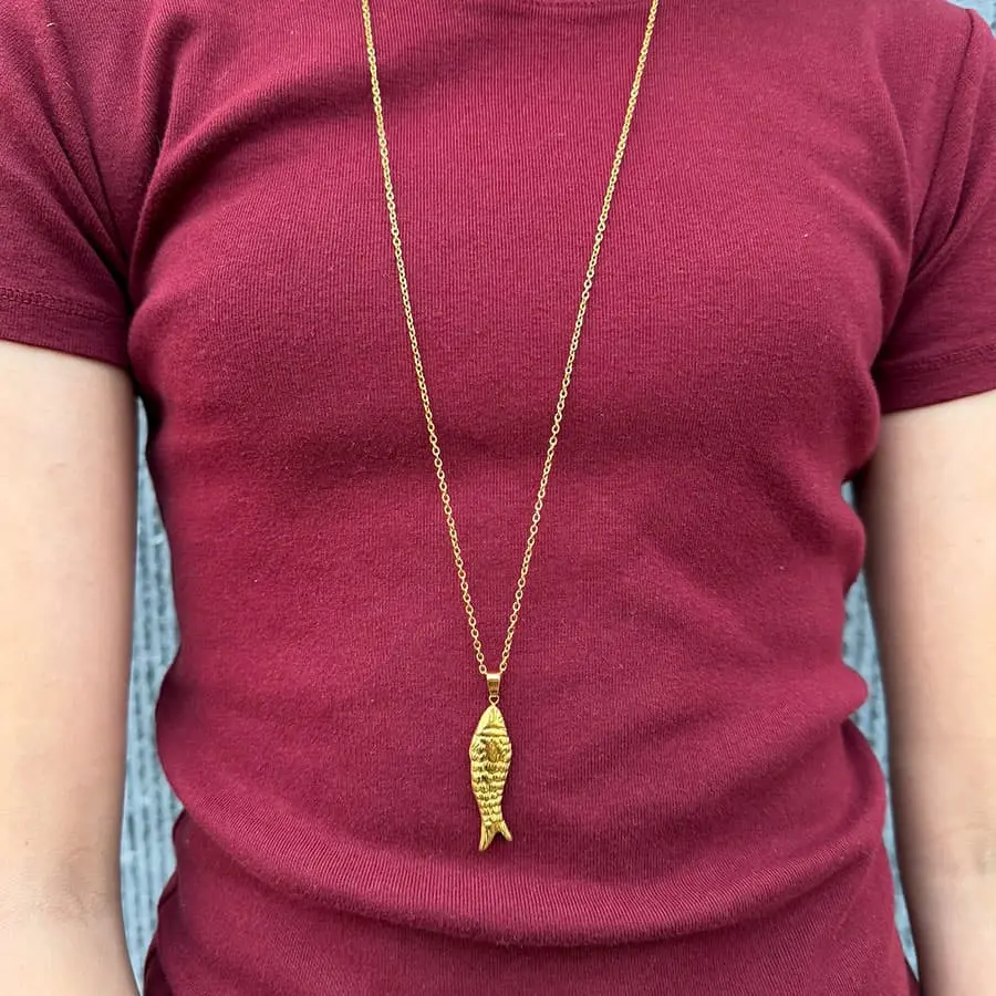 Lange ketting met vis M (1) Lange ketting met vis M